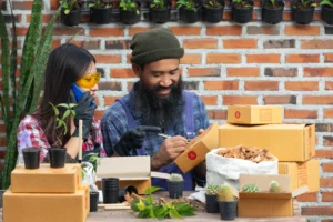 selling-plant-online-sellers-communicates-with-customer-by-mobile-phone